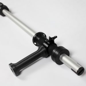 90°-Handgriffe für den SlideStick. Zusätzlich montierbare Handgriffe für den SlideStick, die im 90°-Winkel zur Stange bzw. den normalen Handgriffen stehen. Die 90°-Handgriffe sind mit einem Schraubverschluss an den normalen Handgriffen des Slidesticks befestigt.